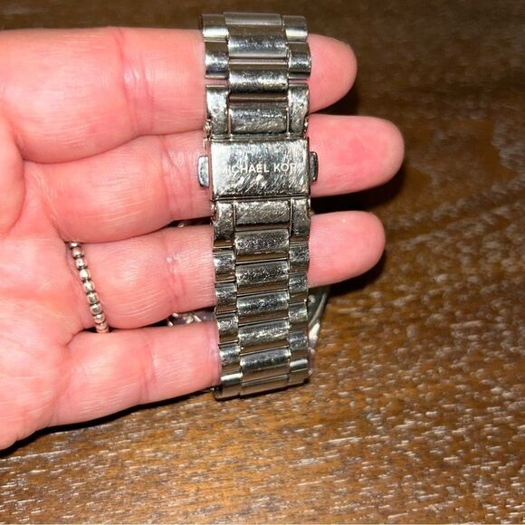 Michael Kors Analog Link Watch - Picture 3 of 4